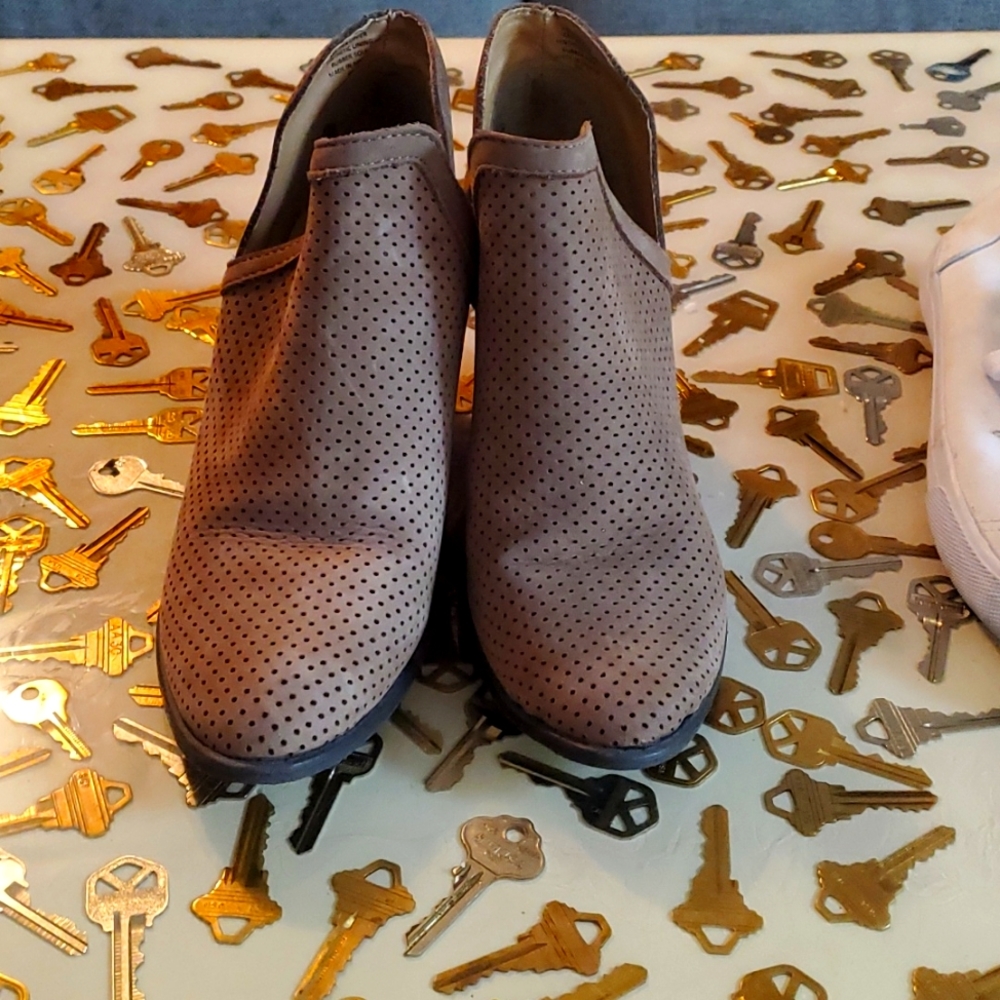 Steve madden leather upper booties